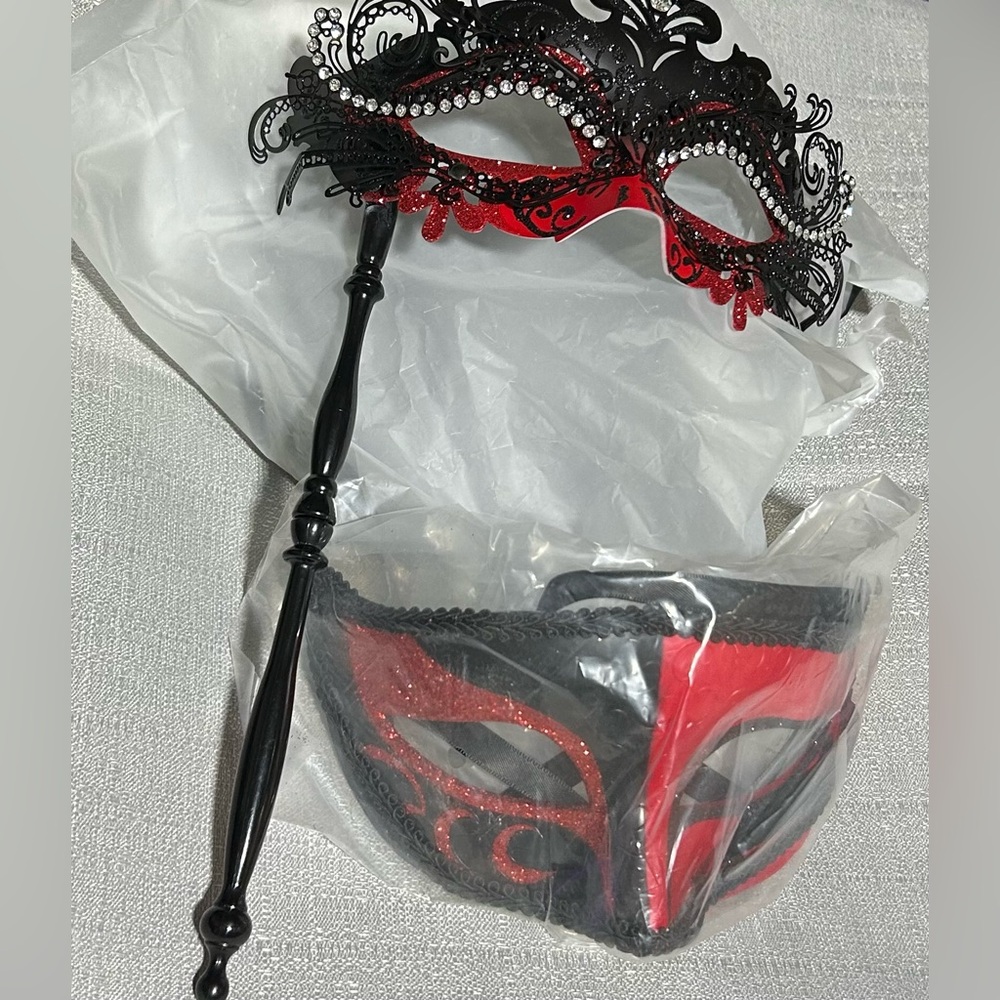 Couple Masquerade Masks Set - Red & Black - Picture 7 of 11